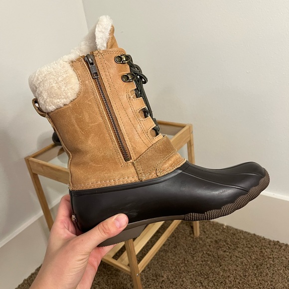 SPERRY WINTER BOOTS / NEW CONDITION SIZE 8. - Picture 5 of 5